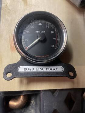 67042-04d Harley-davidson 67024-04d Oem Road King Police Tachometer Tach And Mount Bracket