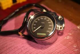 Lk24d9j7kf Hd Sportster Custom Chrome Xlh Speedo With Harness Kmh International Only 67340