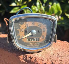 Honda 37200-001-038 Vintage C100 C102 C105 Speedometer